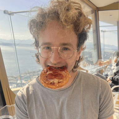Photo of Ari